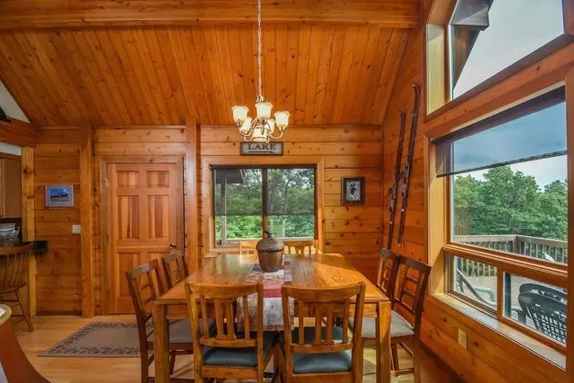 Ev, Birden Çok Yatak, Sıcak Su Havuzu