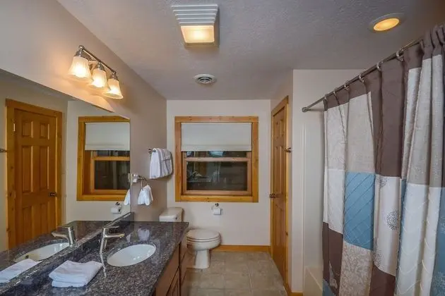 Ev, Birden Çok Yatak, Sıcak Su Havuzu