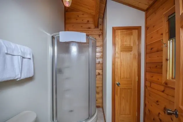 Ev, Birden Çok Yatak, Sıcak Su Havuzu