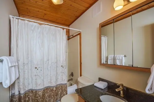 Ev, Birden Çok Yatak, Sıcak Su Havuzu