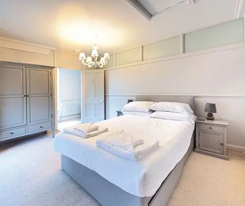 Ev, 6 Yatak Odası (The Farmhouse Southwing)