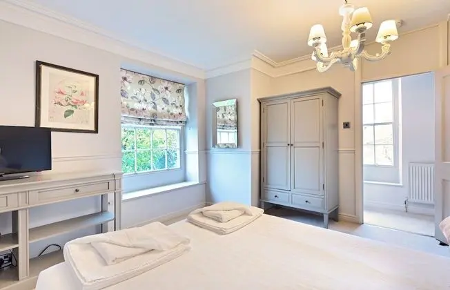 Ev, 6 Yatak Odası (The Farmhouse Southwing)