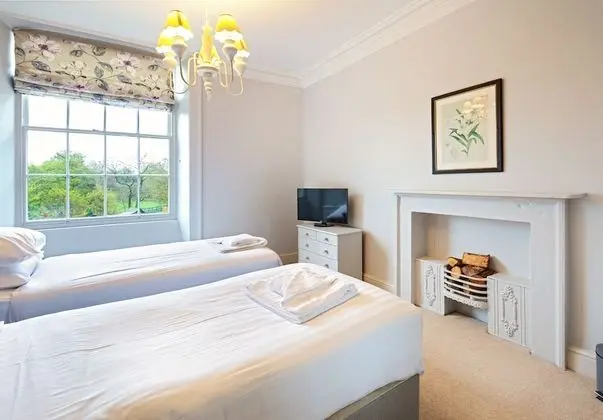 Ev, 6 Yatak Odası (The Farmhouse Southwing)