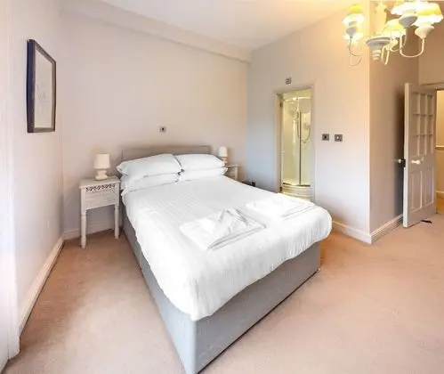 Ev, 6 Yatak Odası (The Farmhouse Southwing)