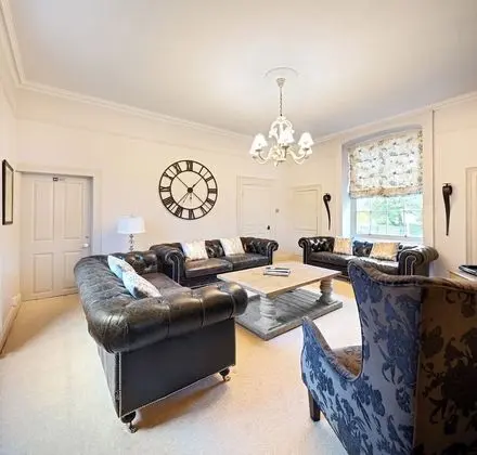 Ev, 6 Yatak Odası (The Farmhouse Southwing)