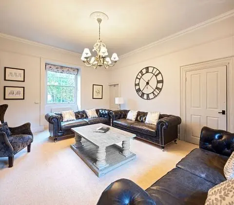 Ev, 6 Yatak Odası (The Farmhouse Southwing)