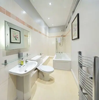 Ev, 6 Yatak Odası (The Farmhouse Southwing)