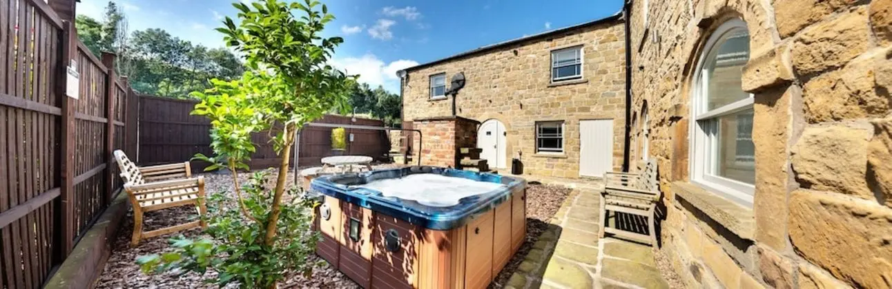 Ev, 6 Yatak Odası (The Old Milking Parlour)