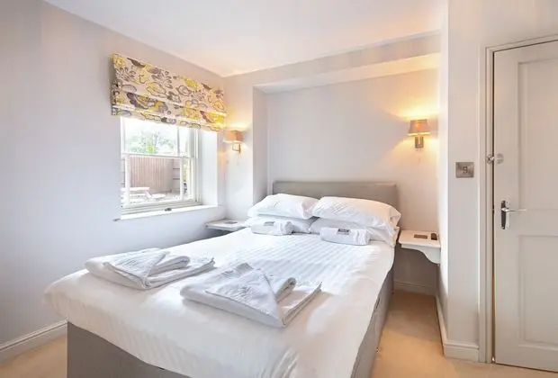 Ev, 6 Yatak Odası (The Old Milking Parlour)