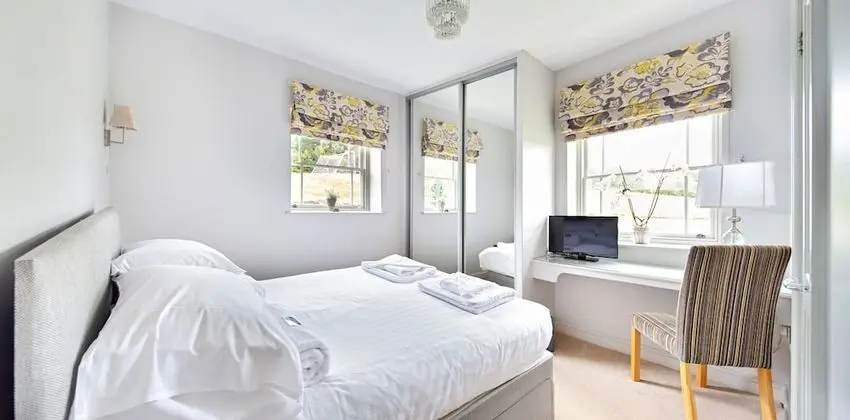 Ev, 6 Yatak Odası (The Old Milking Parlour)