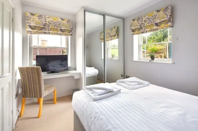 Ev, 6 Yatak Odası (The Old Milking Parlour)