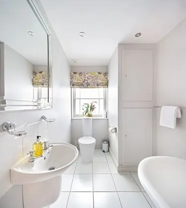 Ev, 6 Yatak Odası (The Old Milking Parlour)