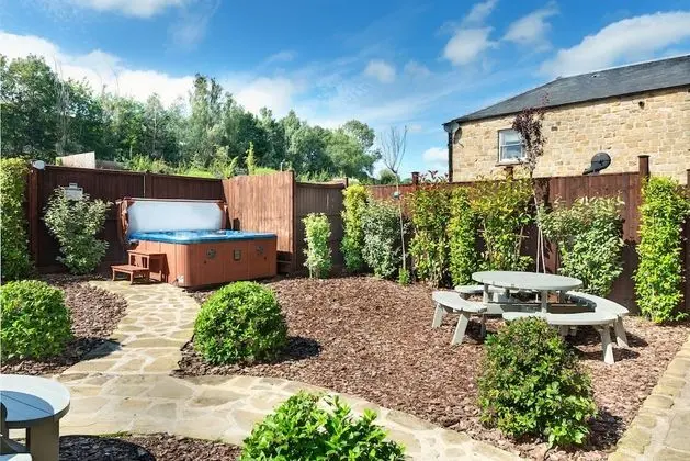 Ev, Birden Çok Yatak Odası (The Old Milking Parlour Grande)