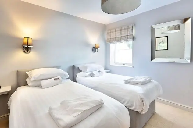 Ev, Birden Çok Yatak Odası (The Old Milking Parlour Grande)