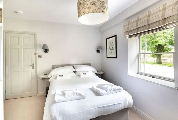 Ev, Birden Çok Yatak Odası (The Old Milking Parlour Grande)