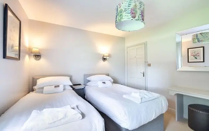 Ev, Birden Çok Yatak Odası (The Old Milking Parlour Grande)