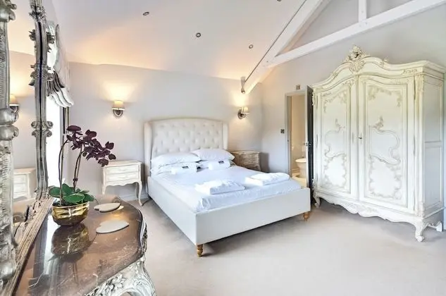 Ev, Birden Çok Yatak Odası (The Old Milking Parlour Grande)