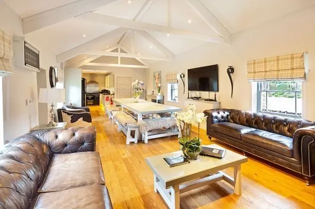 Ev, Birden Çok Yatak Odası (The Old Milking Parlour Grande)