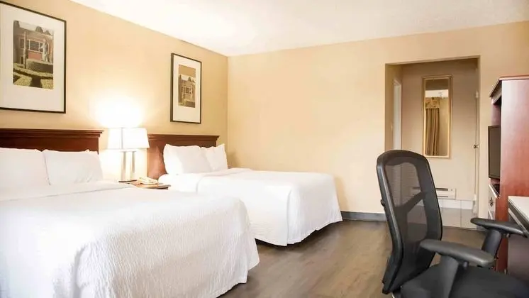 Courtyard Room Exterior, Two Double Beds