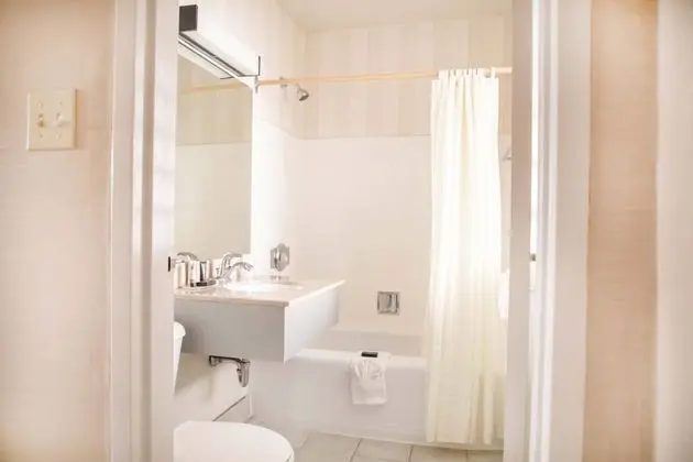 Courtyard Room Exterior, Two Double Beds