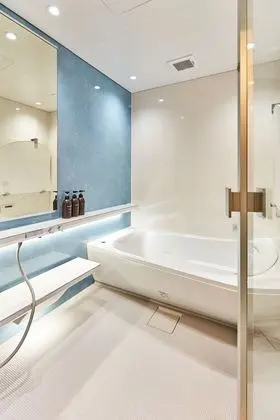 Dört Kişilik Oda, Ortak Banyo