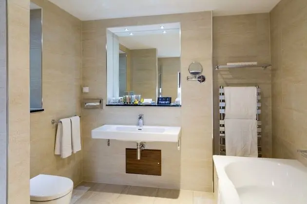 Deluxe Oda, 1 En Büyük (King) Boy Yatak