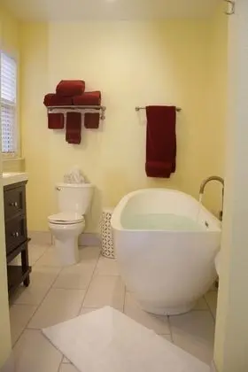 Honeymoon Oda, Sigara İçilmez, Bahçe Manzaralı