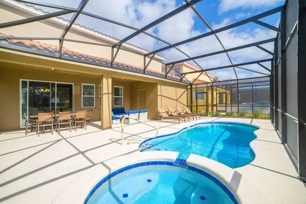 Villa (8028OAKSHA)