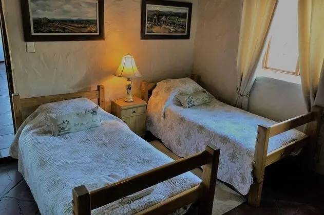 Chenin Blanc Cottage Room 1