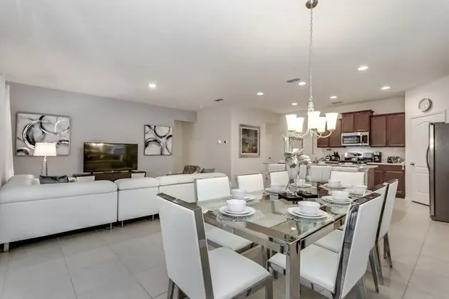 Villa (7028OAKWOOD)