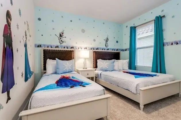 Villa (7028OAKWOOD)