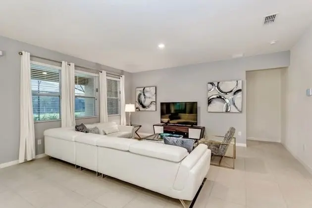 Villa (7028OAKWOOD)