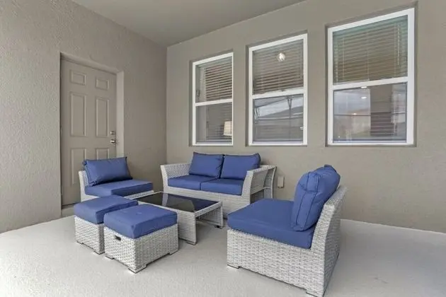 Villa (7028OAKWOOD)