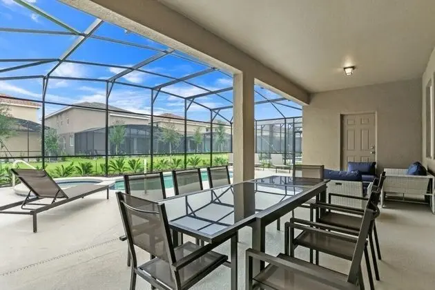 Villa (7028OAKWOOD)
