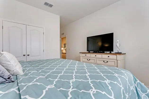 Villa (7036OAKWOOD)