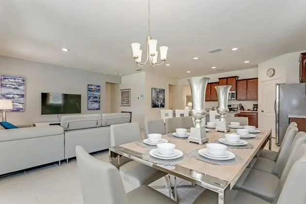 Villa (7036OAKWOOD)