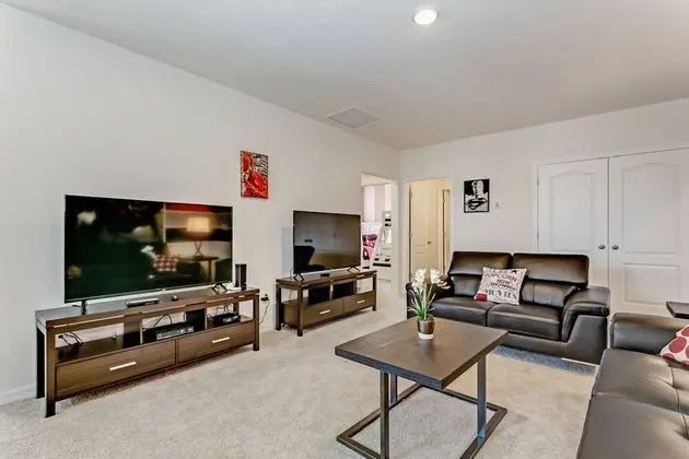 Villa (7036OAKWOOD)
