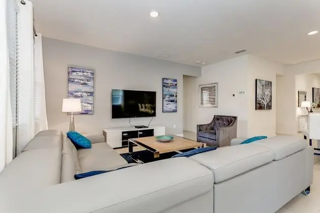 Villa (7036OAKWOOD)