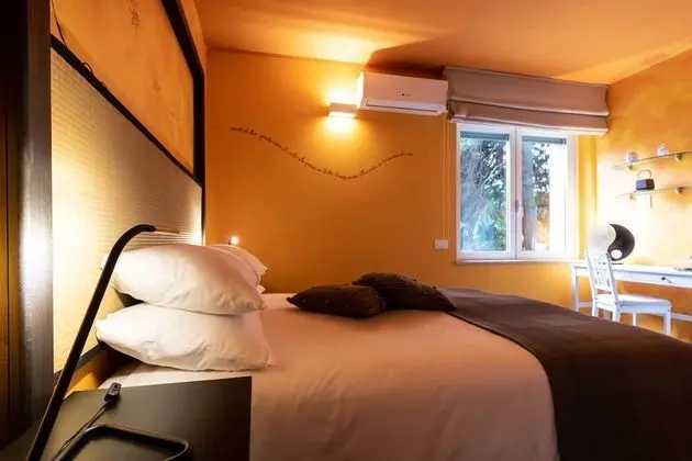 Deluxe Tek Büyük veya İki Ayrı Yataklı Oda, Şömine, Avlu Manzaralı