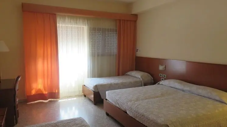 Üç Kişilik Oda