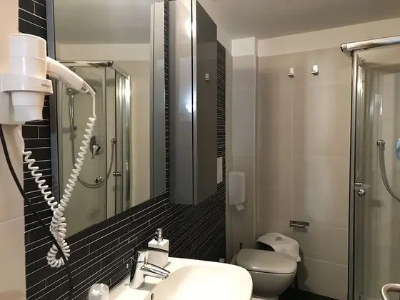 Comfort Tek Büyük veya İki Ayrı Yataklı Oda