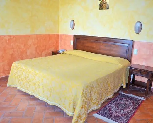 Büyük Yataklı Tek Kişilik Oda