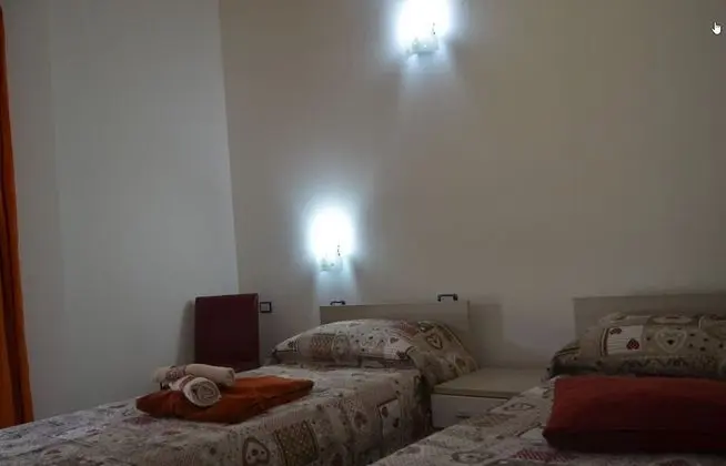 Tek Büyük veya İki Ayrı Yataklı Oda, Havuz Manzaralı