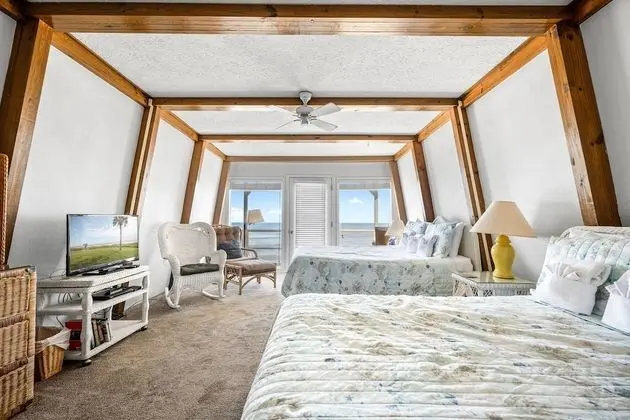 Ev (Oasis Beach House)