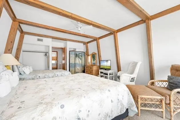 Ev (Oasis Beach House)