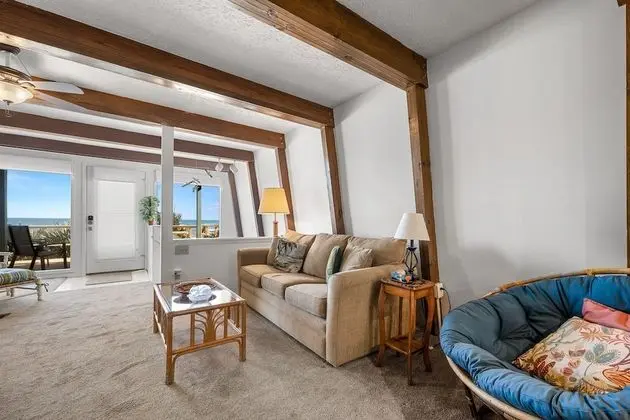 Ev (Oasis Beach House)