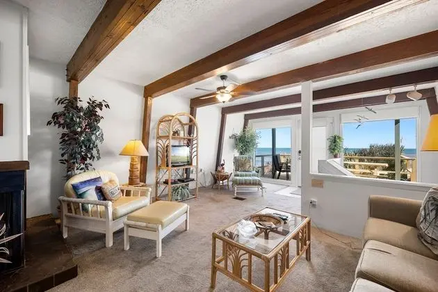 Ev (Oasis Beach House)