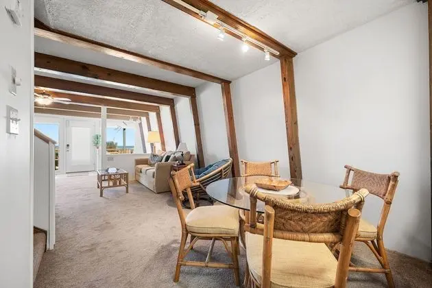 Ev (Oasis Beach House)