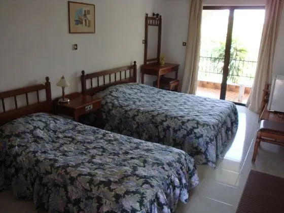 1 Çift Kişilik Veya 2 Tek Kişilik Yatak Garden View