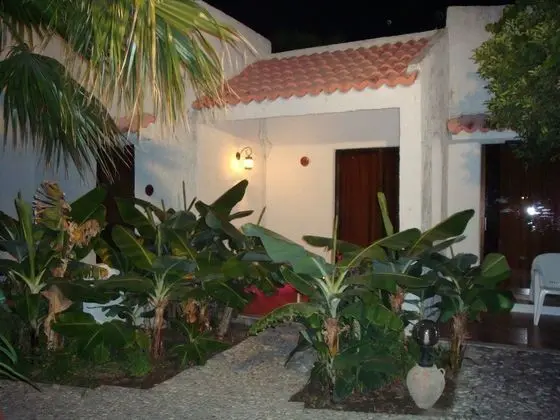 Tek Büyük Yataklı Oda, Balkon, Bahçe Manzaralı
